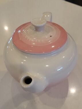 Le Creuset Shell Pink Powder Pink Teapot